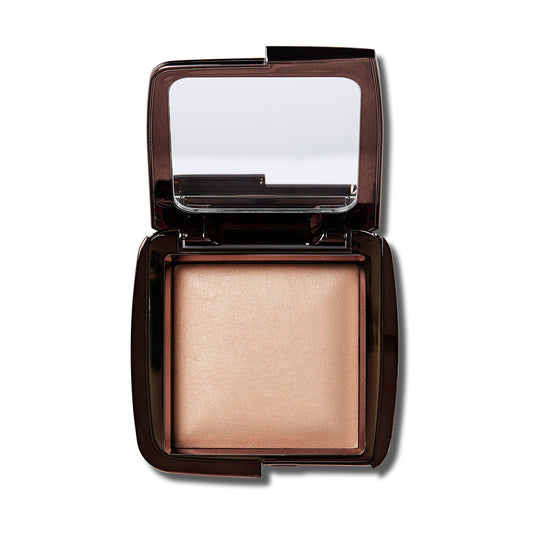 A high-tech finishing powder that works to capture, diffuse, and soften surrounding light. A high-tech finishing powder that works to capture, diffuse, and soften surrounding light.