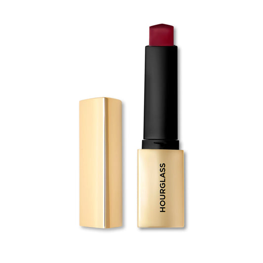 A creamy blush stick that delivers weightless, buildable color for a skin-perfecting finish.