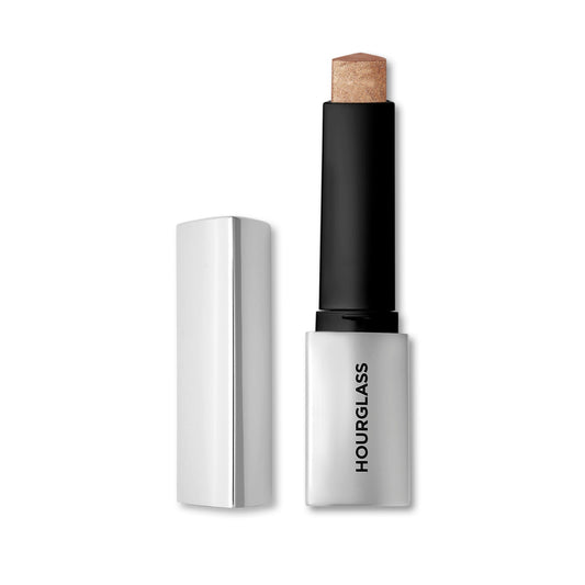A highlighting stick with a weightless and long-wearing formula that adjusts to your body temperature to effortlessly blend into the skin.
